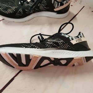 New Balance Shoes - Ladies New Balance vazee 9 tennis shoes sneakers New Balance Shoes - Ladies New Balance vazee 9 tennis shoes sneakers